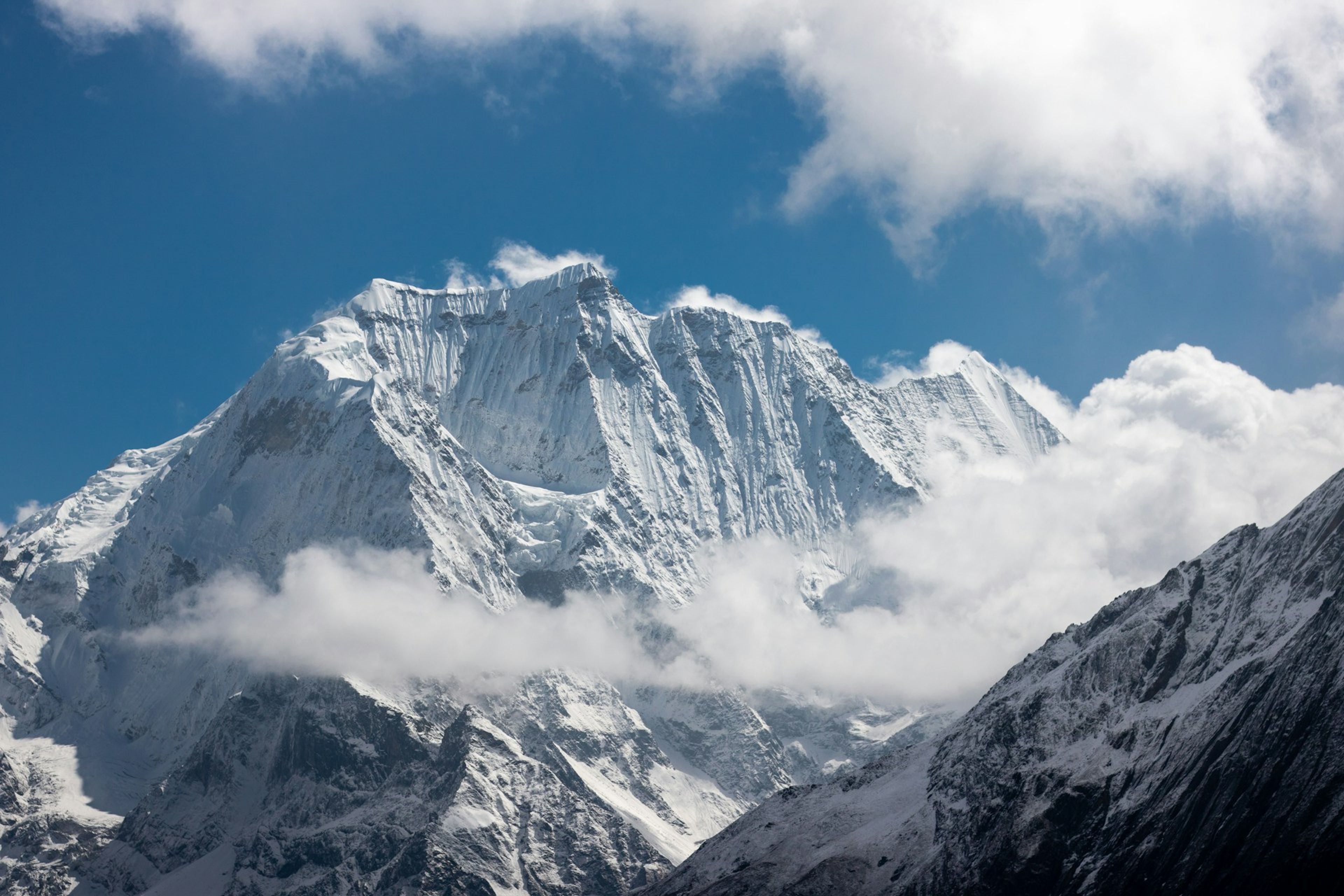 Trekking in Nepal Best Time of Year: A Complete Seasonal Guide